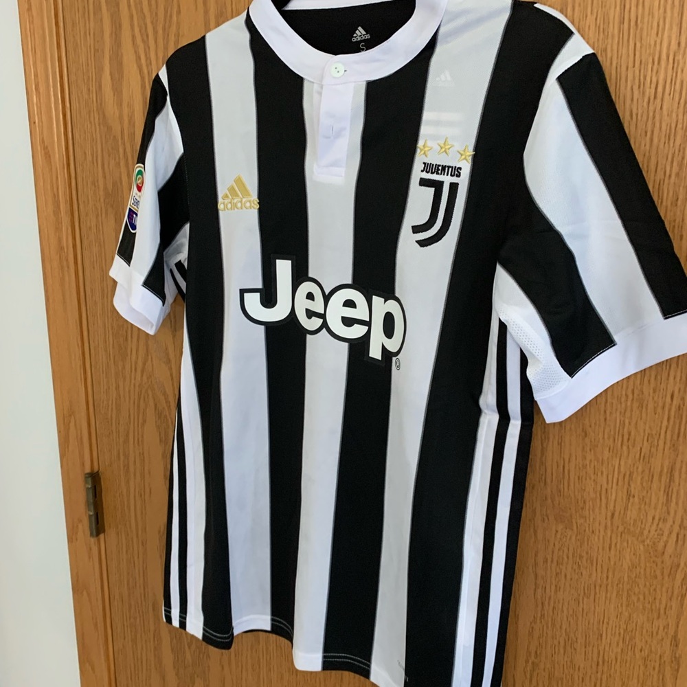Juventus 17/18 Jerseys - Picture 8 of 12